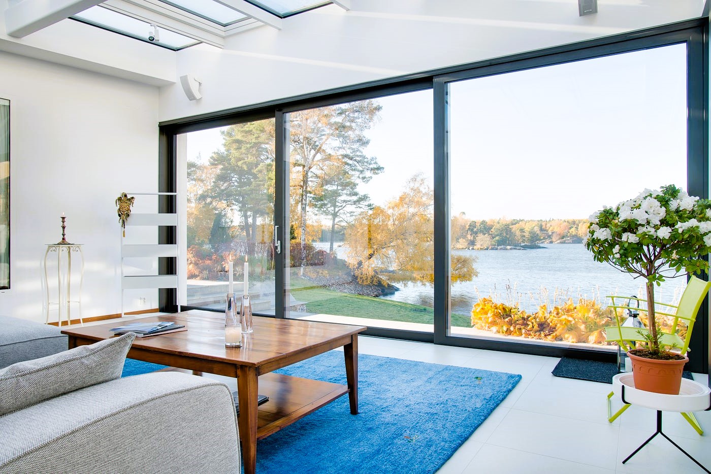 Panoramic windows in the living room